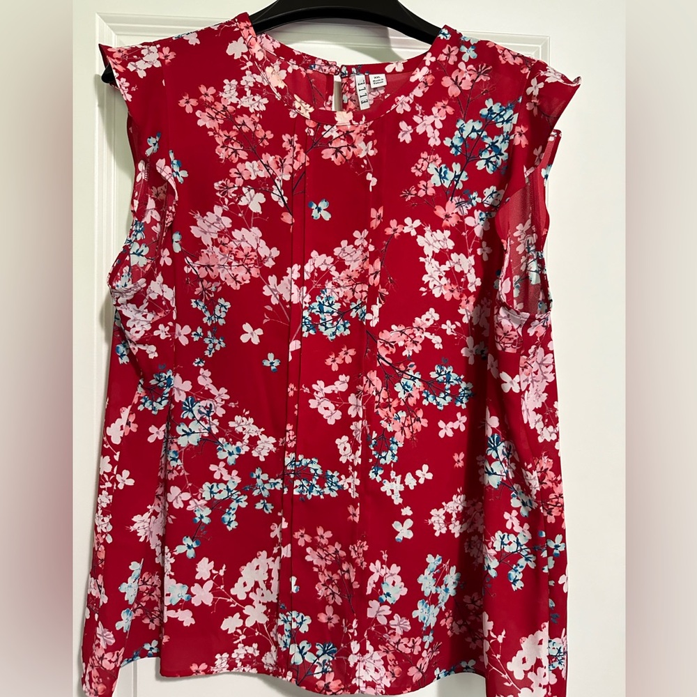 Women’s sleeveless dressy blouse